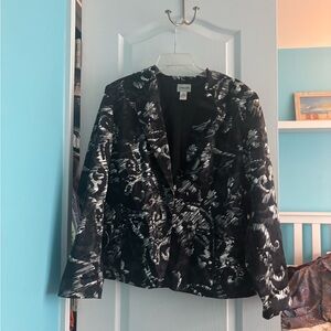 Chico's size 2 Black and Silver abstract blazer
